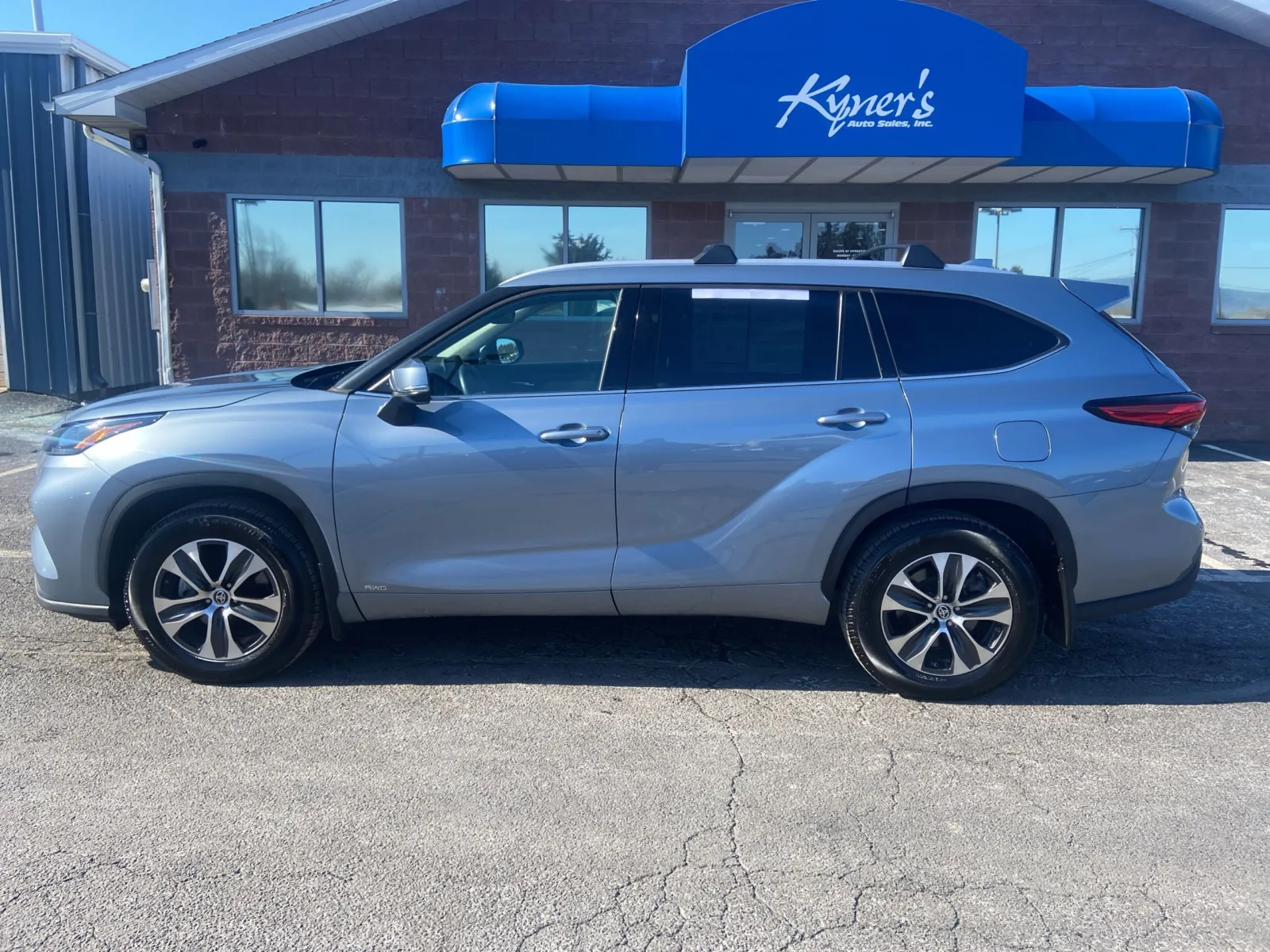 2022 Toyota Highlander Hybrid XLE — photo 3