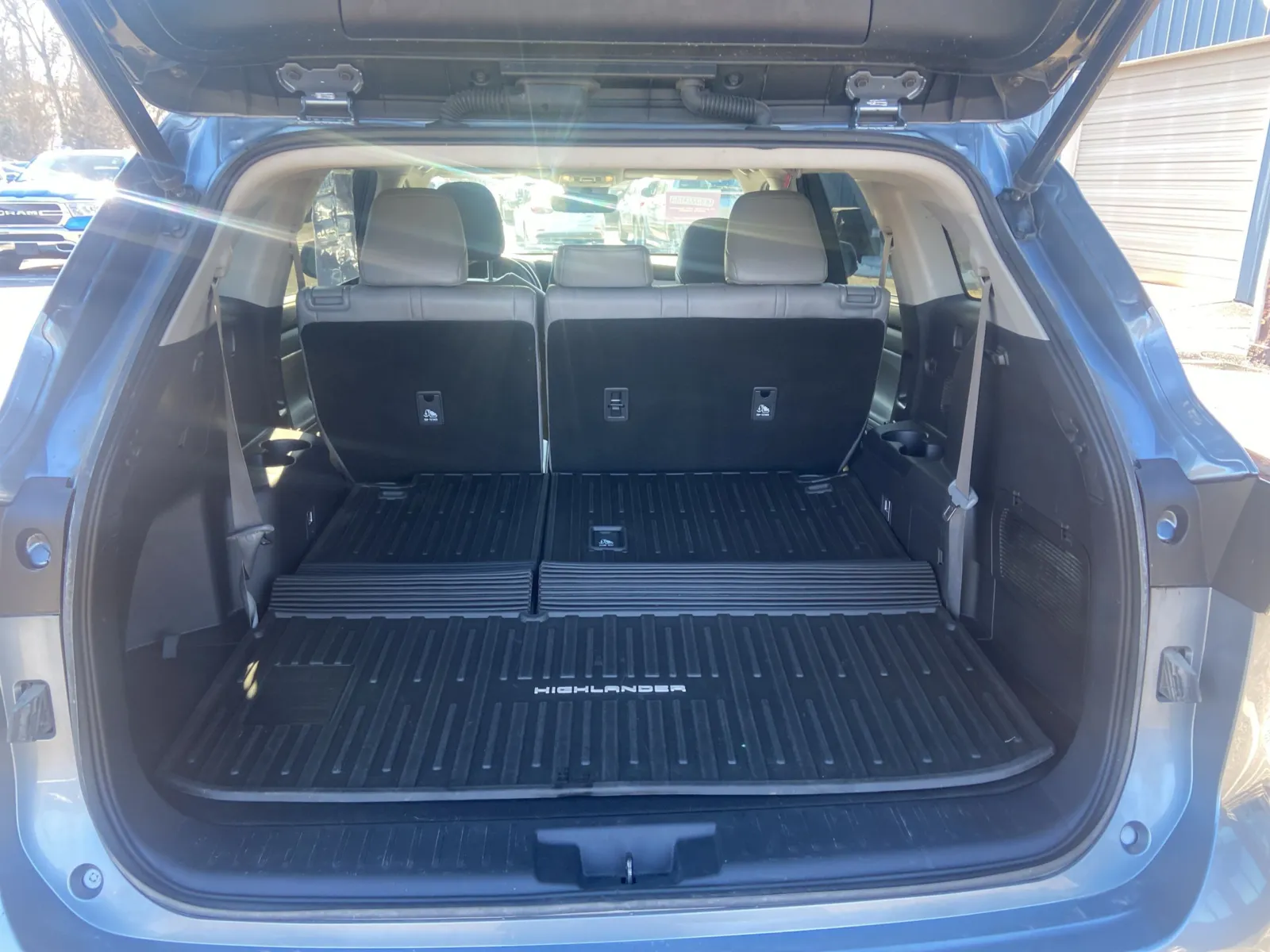 2022 Toyota Highlander Hybrid XLE — photo 14