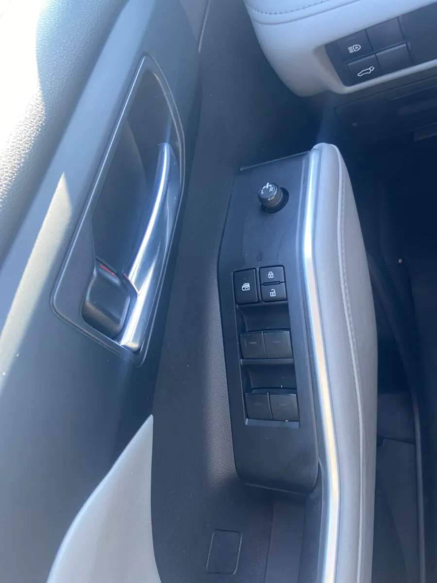 2022 Toyota Highlander Hybrid XLE — photo 30