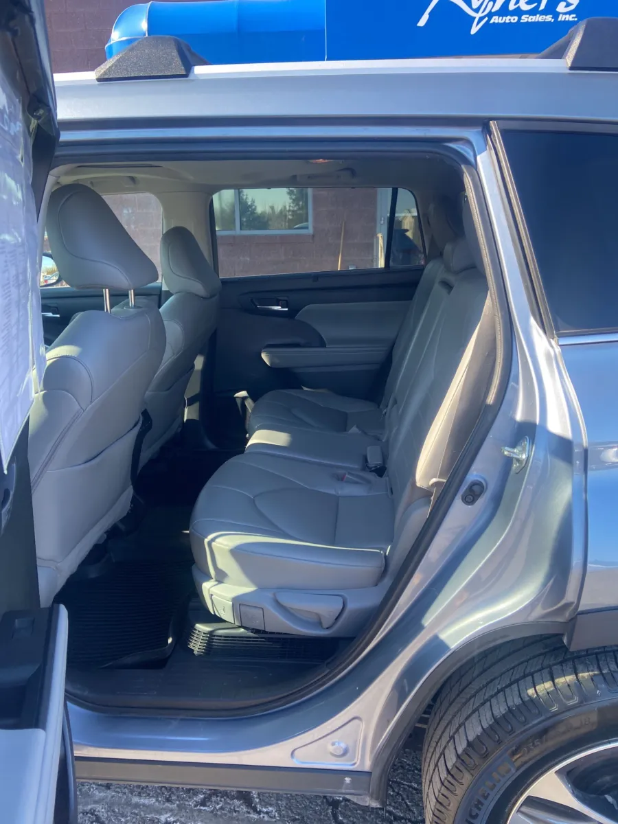2022 Toyota Highlander Hybrid XLE — photo 12