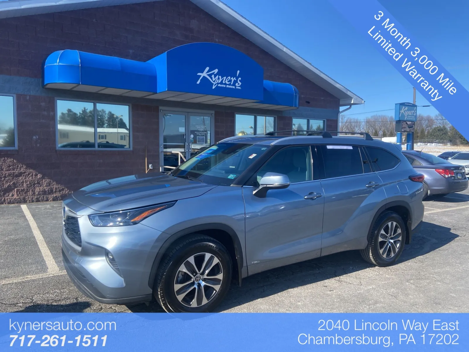 Blue 2022 Toyota Highlander Hybrid XLE for sale in Chambersburg, PA