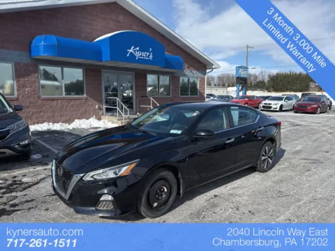 Black 2022 Nissan Altima 2.5 SV for sale in Chambersburg, PA