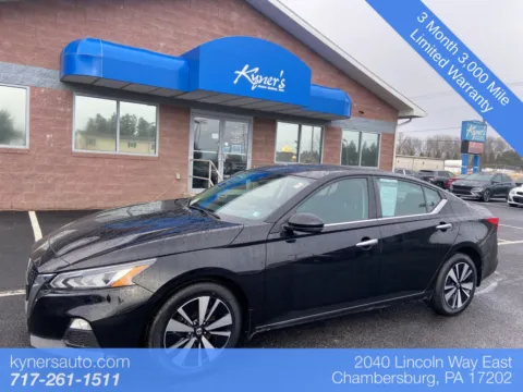 Black 2022 Nissan Altima 2.5 SV for sale in Chambersburg, PA
