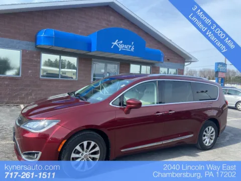 Red 2018 Chrysler Pacifica Touring L for sale in Chambersburg, PA