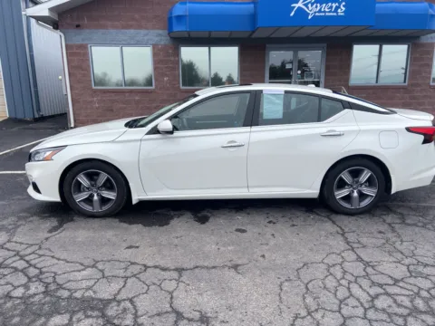Another view of 2022 Nissan Altima 2.5 SL for sale in Chambersburg, PA at Kyner's Auto Sales, Inc.
