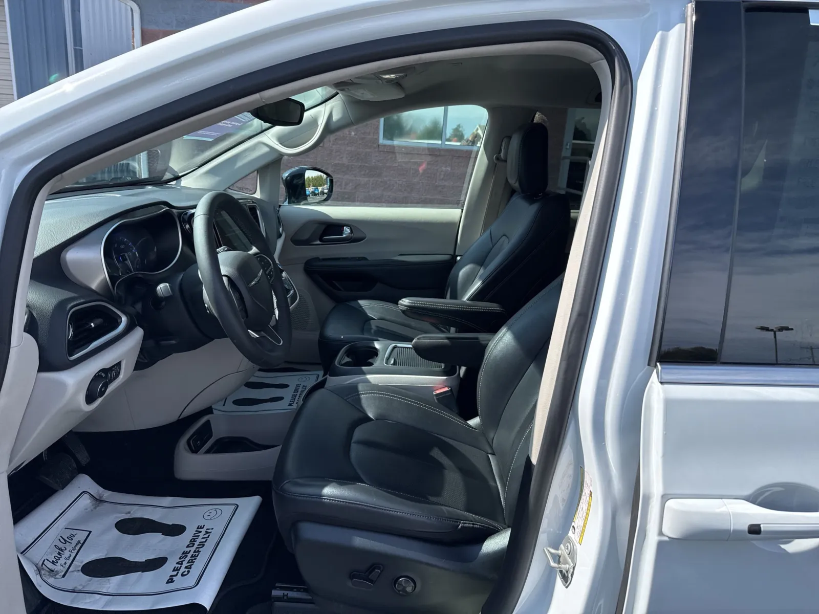 2024 Chrysler Pacifica Touring L - Photo 11