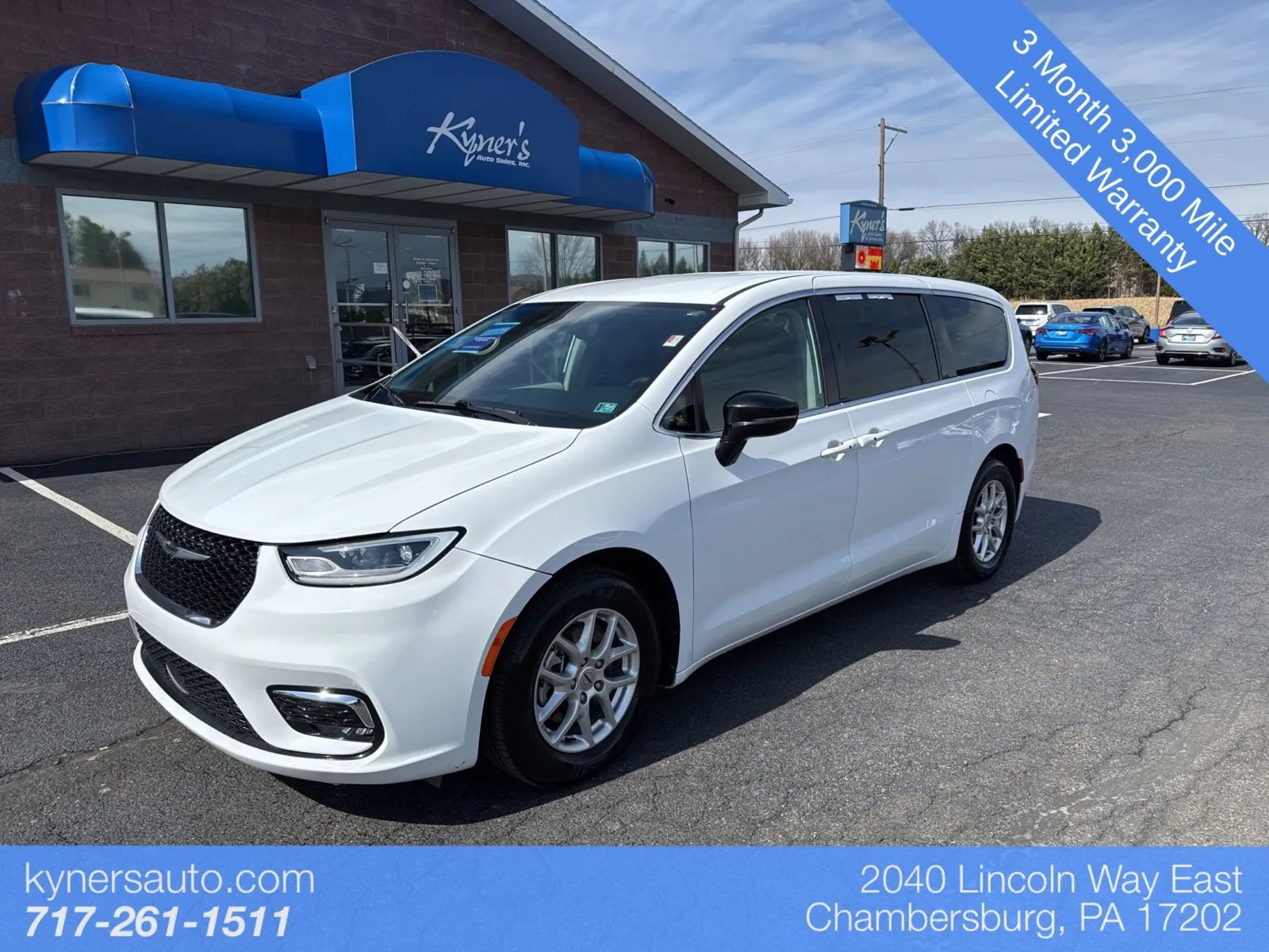 White 2024 Chrysler Pacifica Touring L for sale in Chambersburg, PA