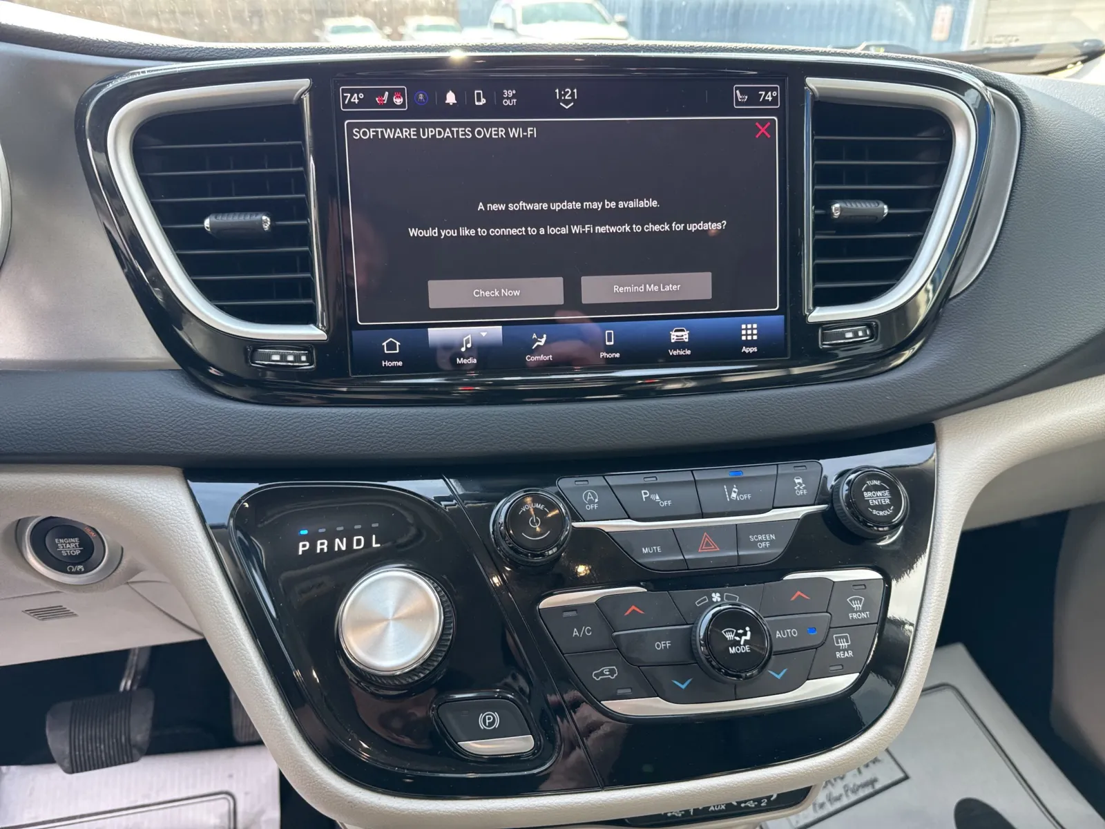 2024 Chrysler Pacifica Touring L - Photo 13