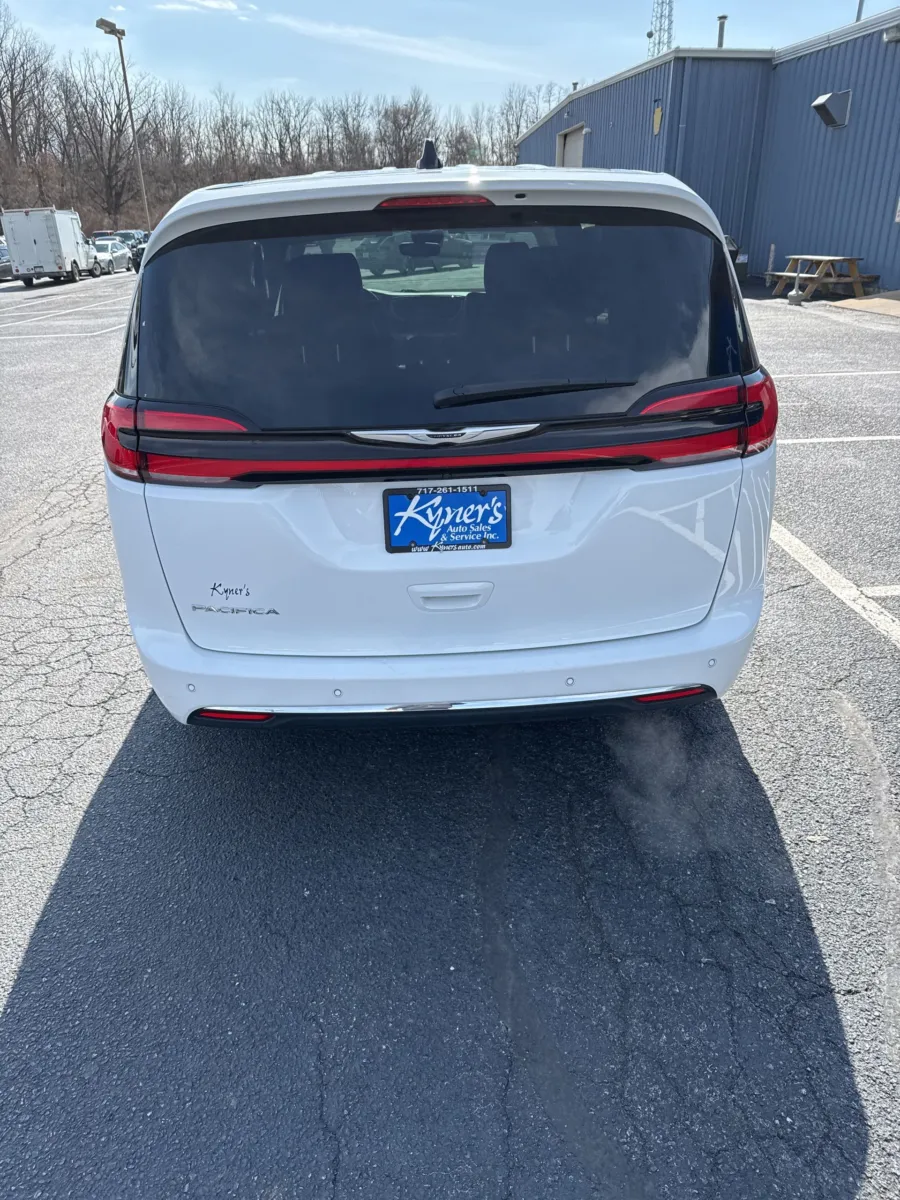 2024 Chrysler Pacifica Touring L - Photo 5