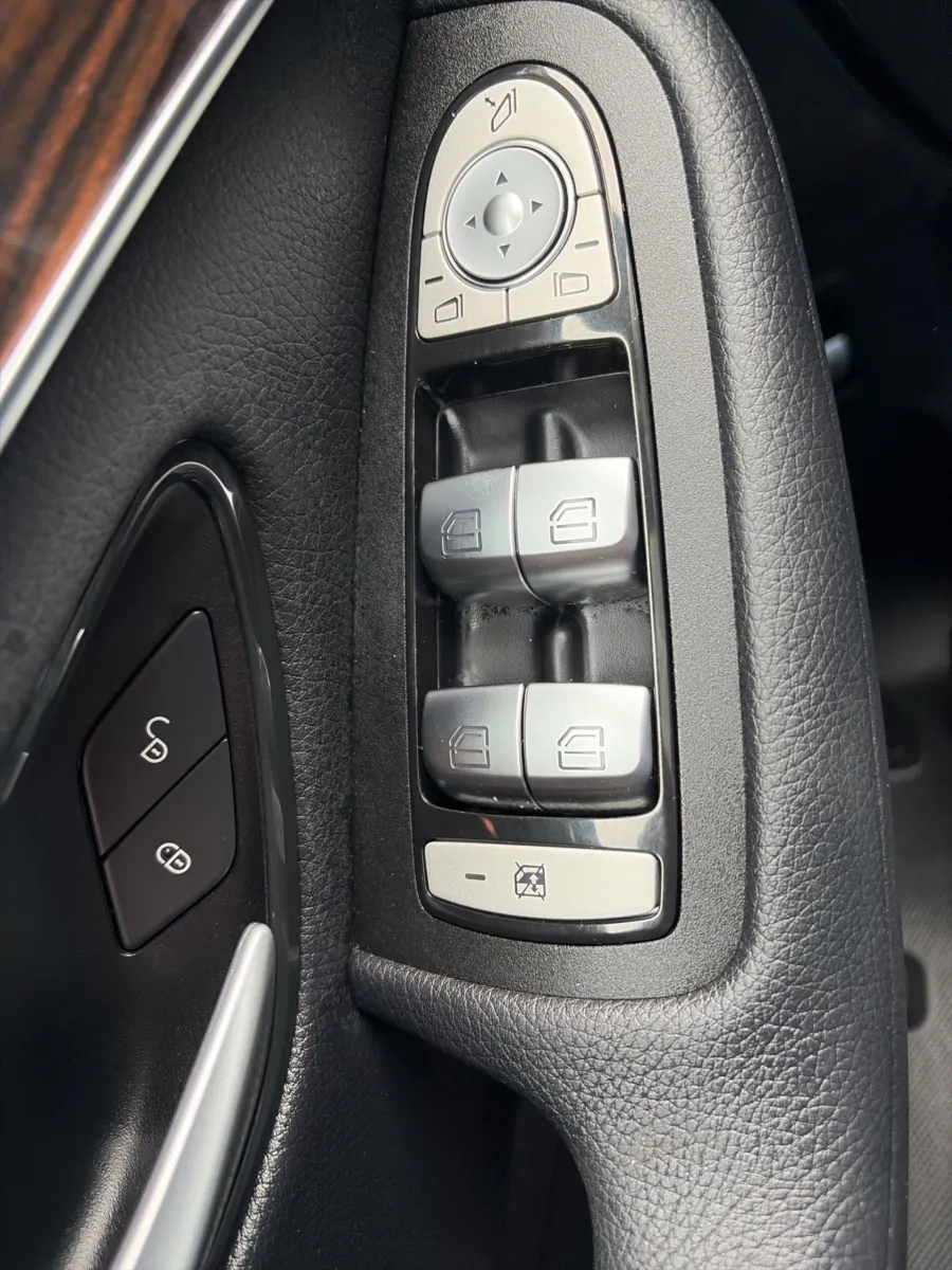 2022 Mercedes-Benz GLC GLC 300 — photo 24