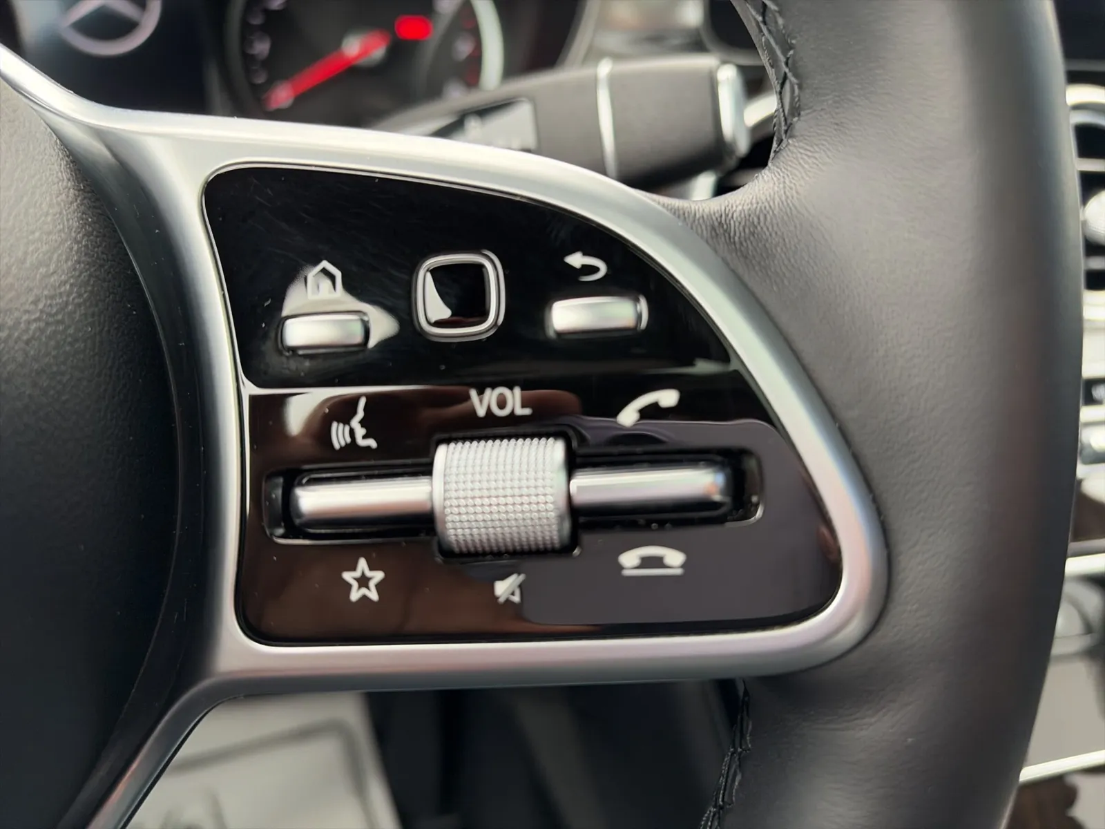 2022 Mercedes-Benz GLC GLC 300 — photo 20