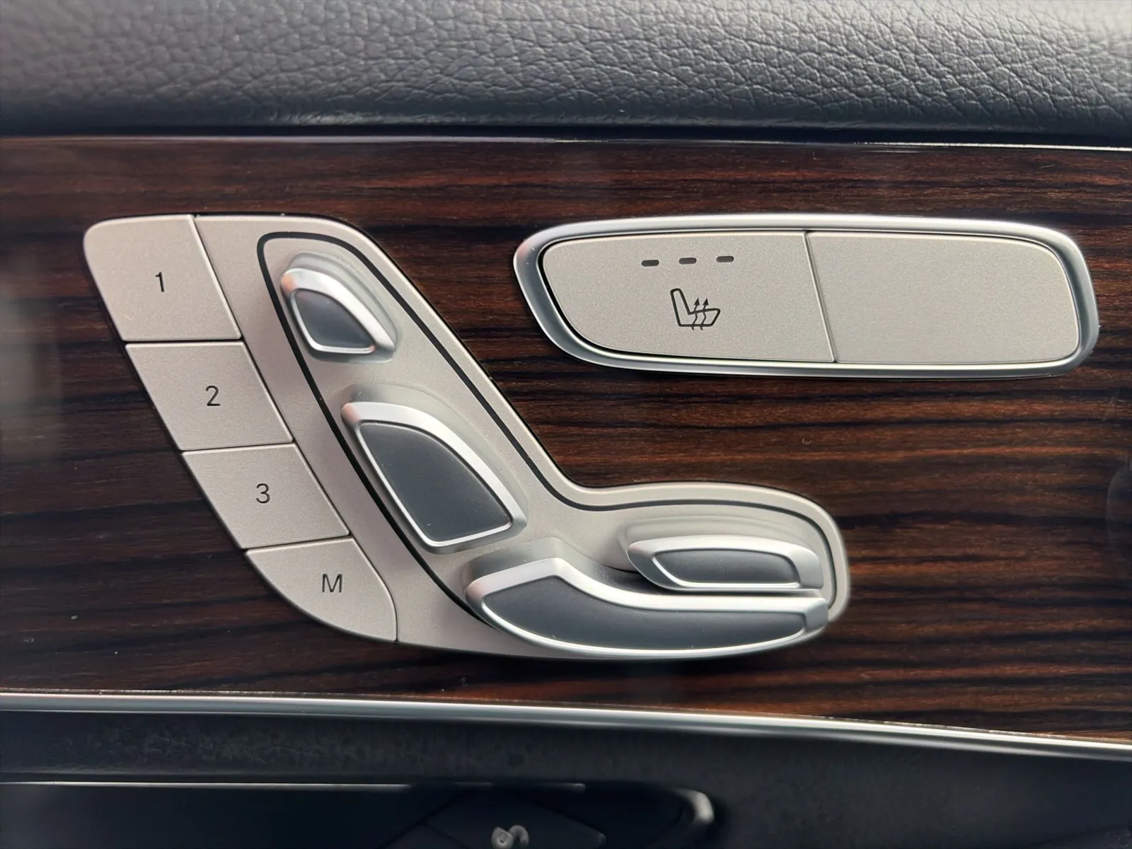 2022 Mercedes-Benz GLC GLC 300 — photo 25