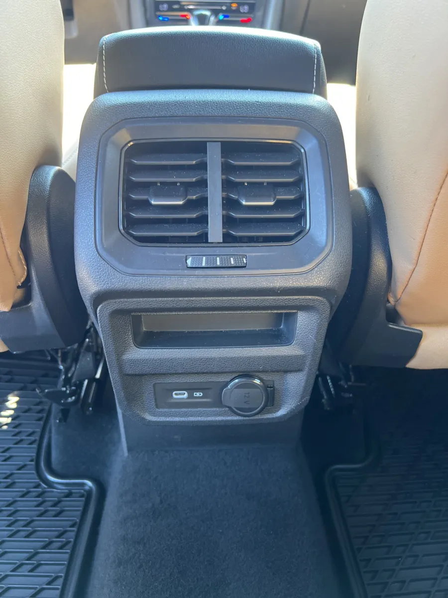 2022 Volkswagen Tiguan 2.0T SE — photo 26