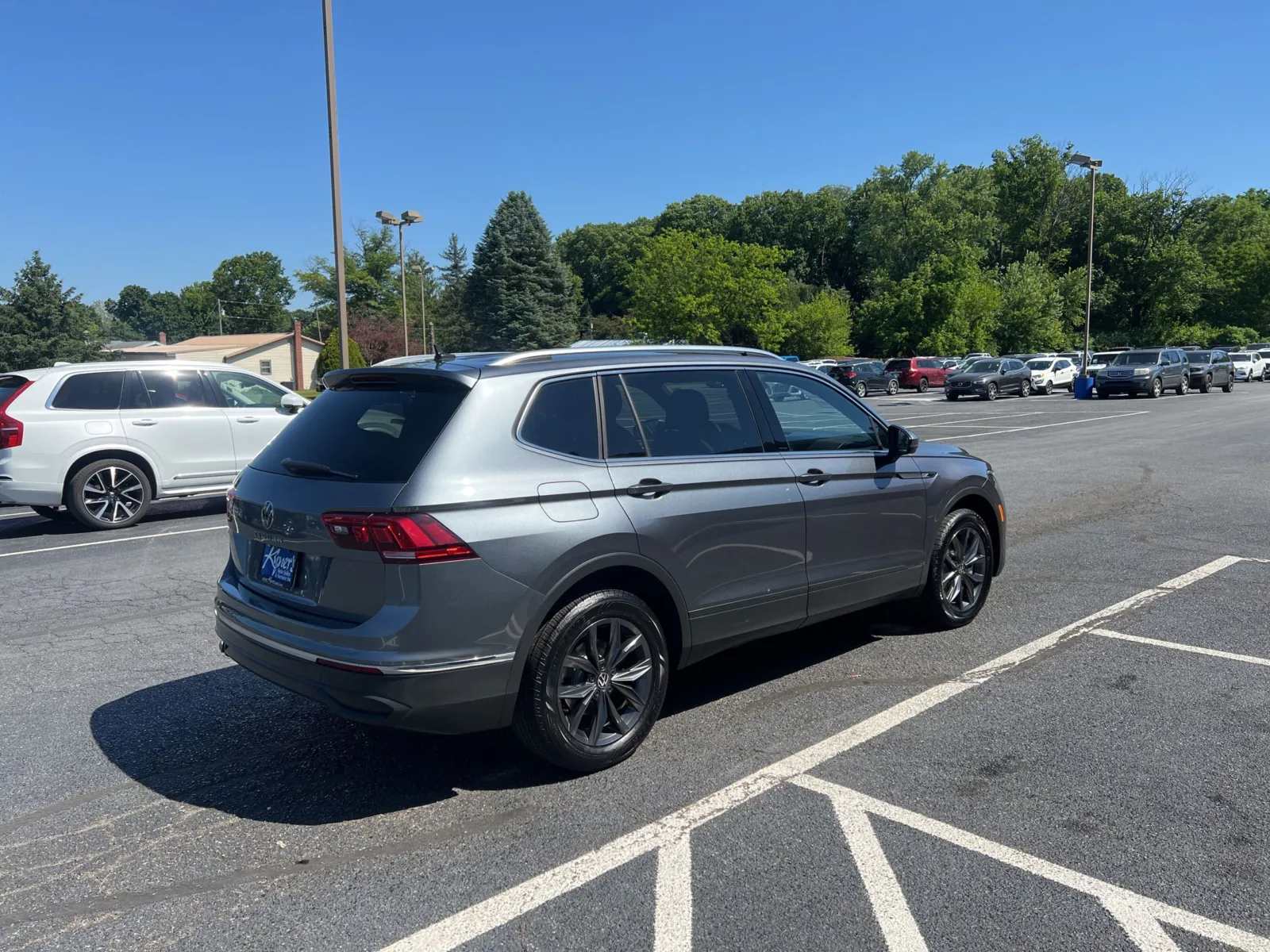 2022 Volkswagen Tiguan 2.0T SE — photo 6