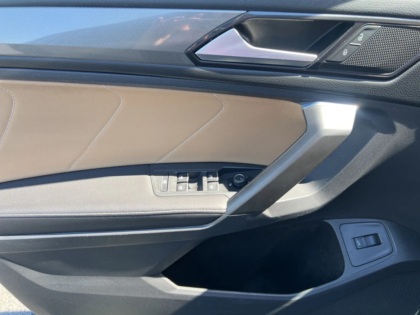 2022 Volkswagen Tiguan 2.0T SE — photo 22