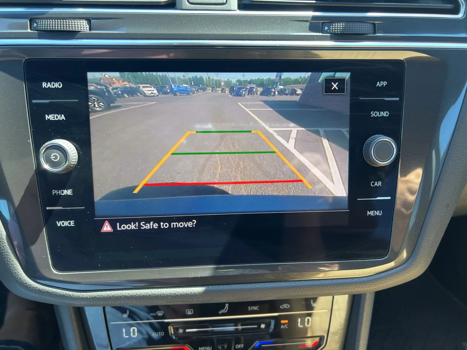 2022 Volkswagen Tiguan 2.0T SE — photo 17