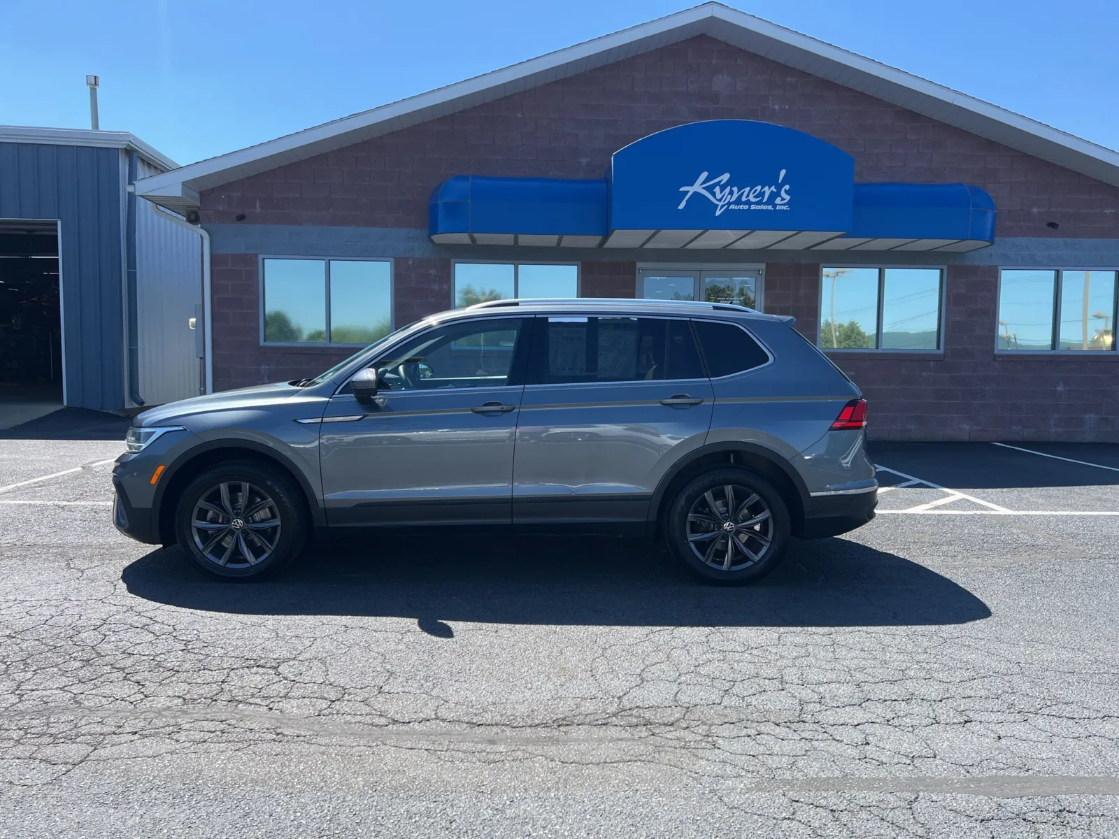 2022 Volkswagen Tiguan 2.0T SE — photo 3