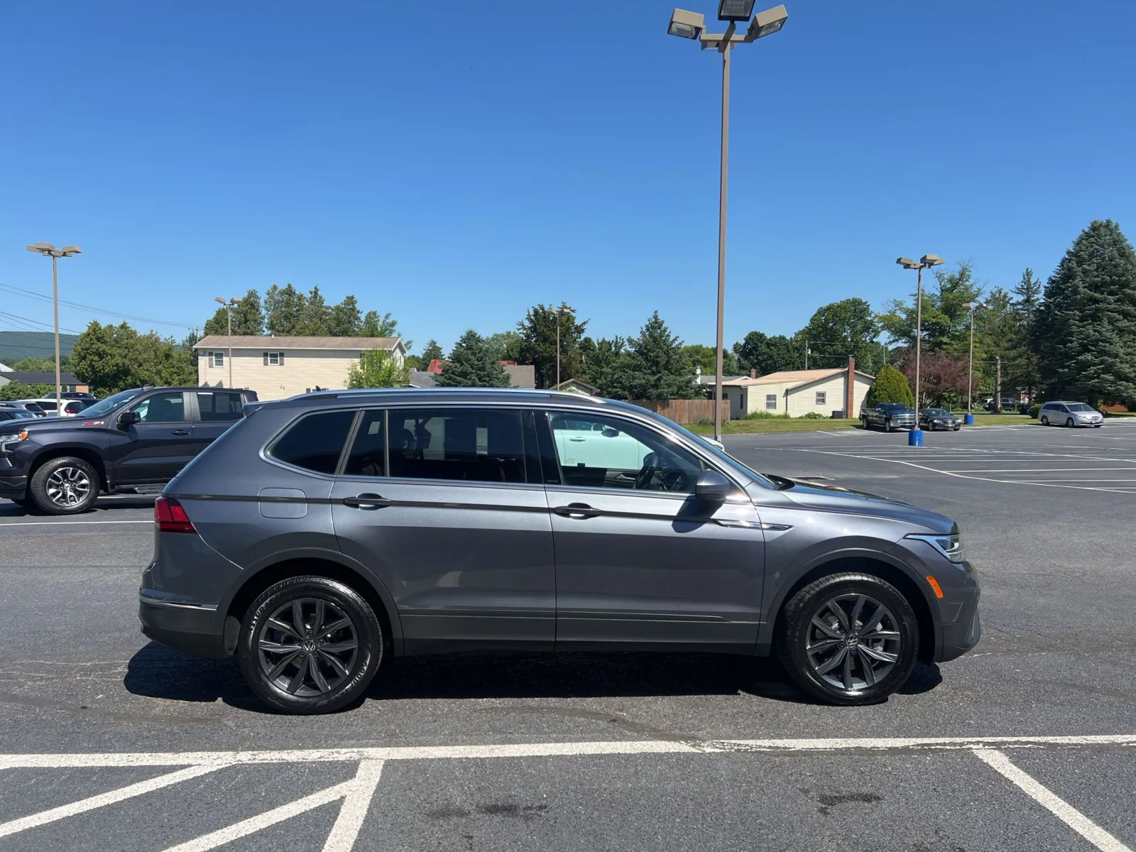 2022 Volkswagen Tiguan 2.0T SE — photo 7