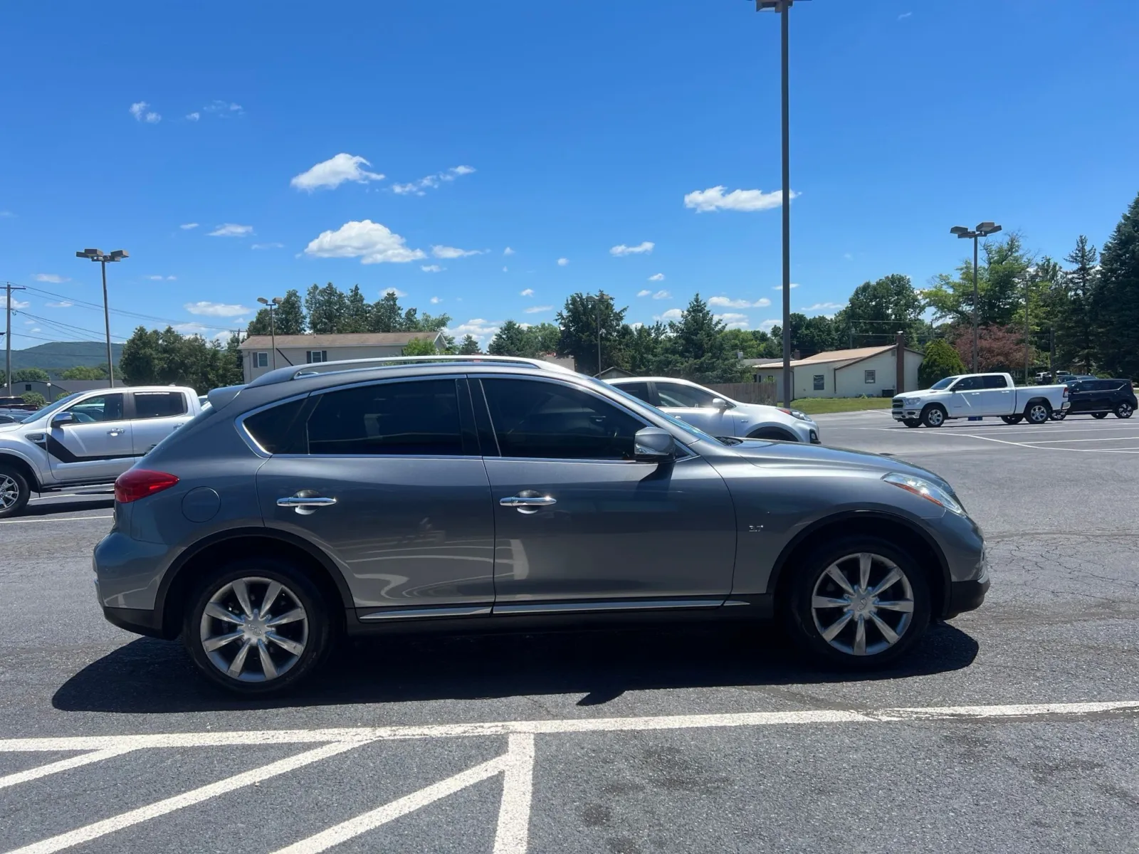 2017 INFINITI QX50 Base — photo 7