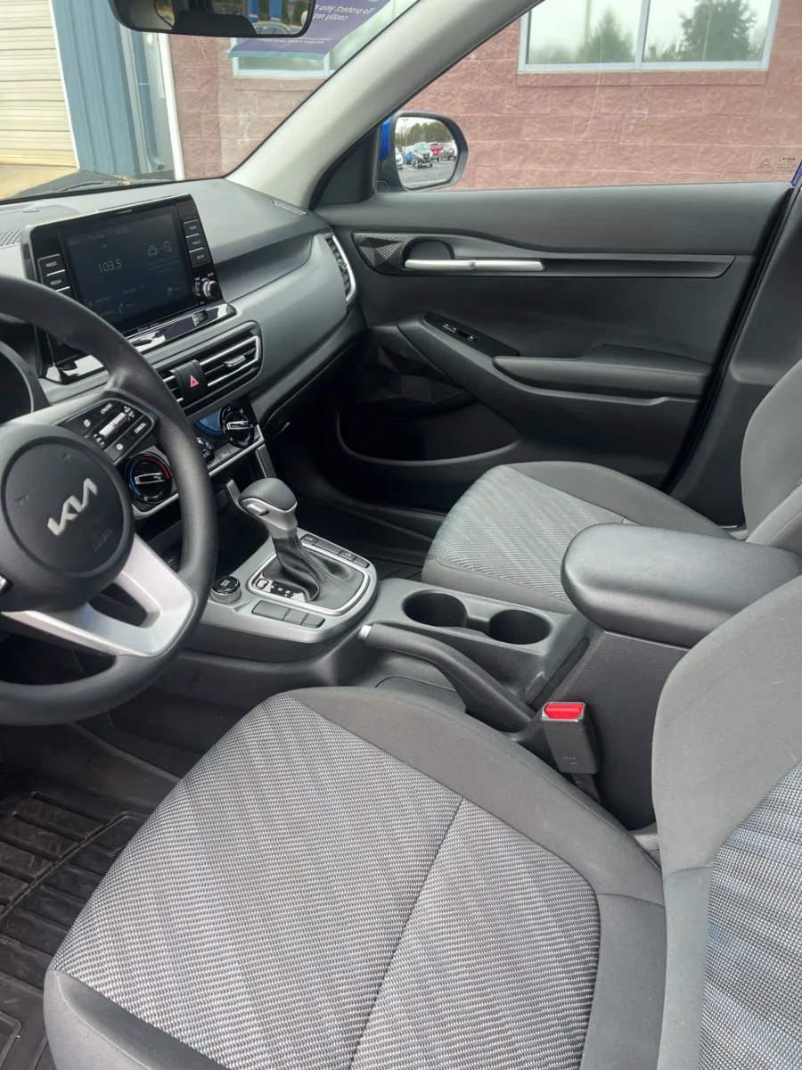 2023 Kia Seltos LX — photo 12