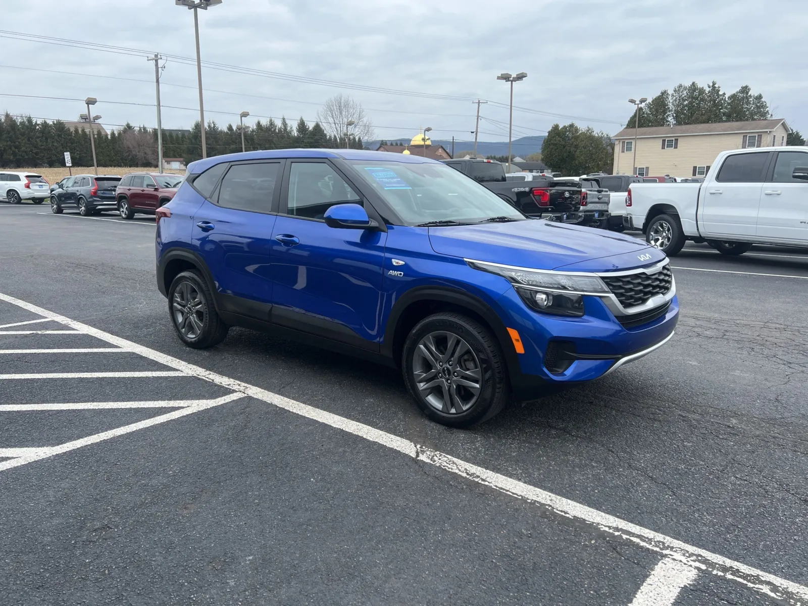 2023 Kia Seltos LX — photo 8