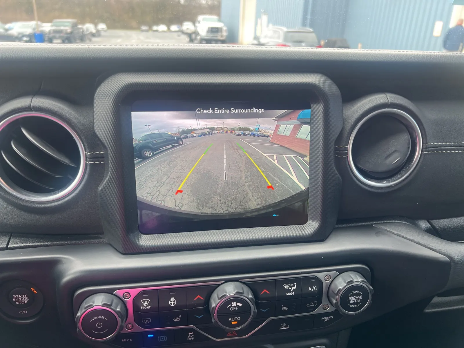 2022 Jeep Wrangler Unlimited Sahara 4xe — photo 17