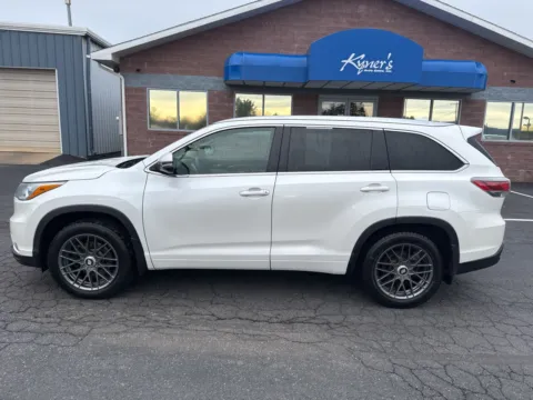 Photos of 2015 Toyota Highlander for sale in Chambersburg, PA at Kyner's Auto Sales, Inc.