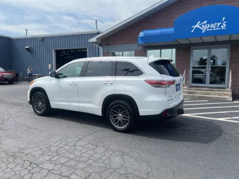 Another view of 2015 Toyota Highlander Limited for sale in Chambersburg, PA at Kyner's Auto Sales, Inc.