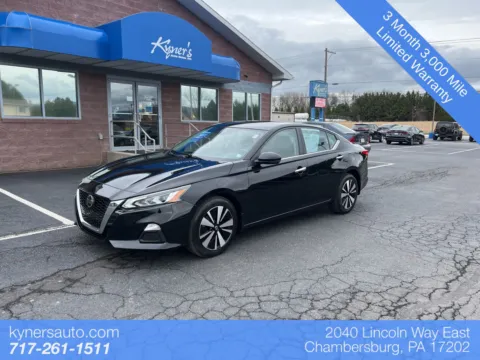 Black 2022 Nissan Altima 2.5 SV for sale in Chambersburg, PA