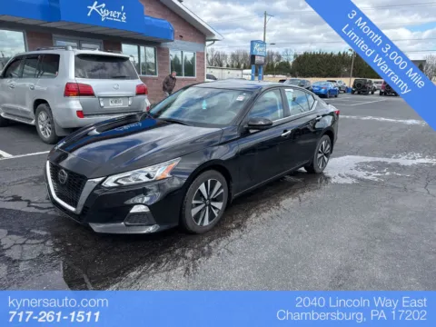 Black 2022 Nissan Altima 2.5 SV for sale in Chambersburg, PA
