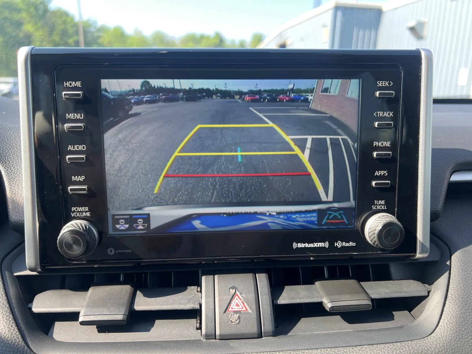 2020 Toyota RAV4 XLE — photo 16