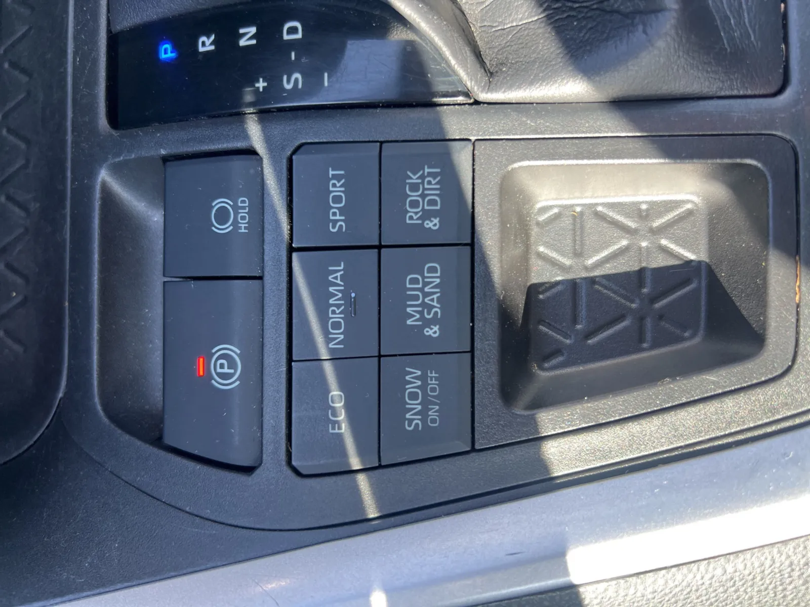 2020 Toyota RAV4 XLE — photo 18