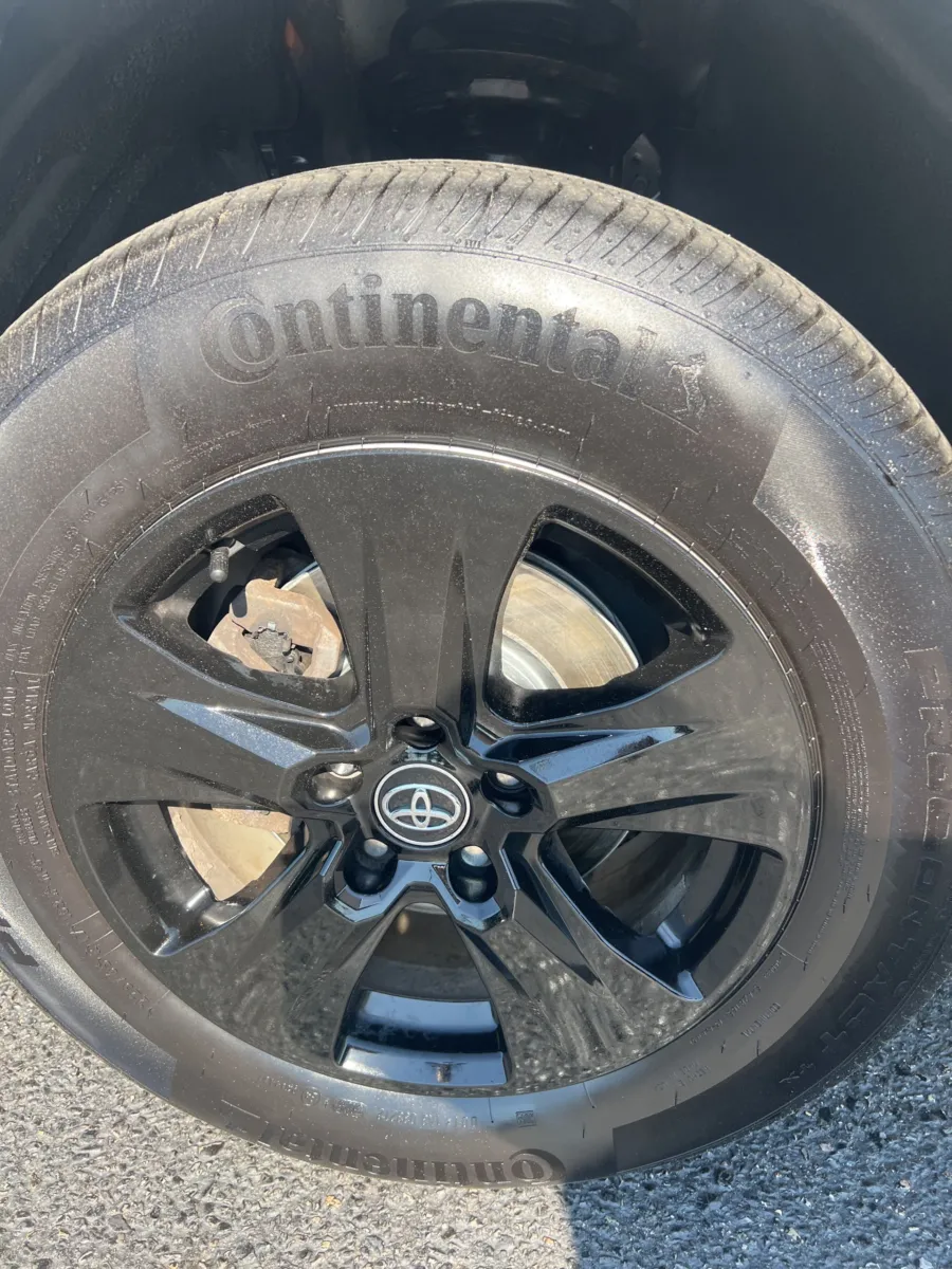 2020 Toyota RAV4 XLE — photo 10