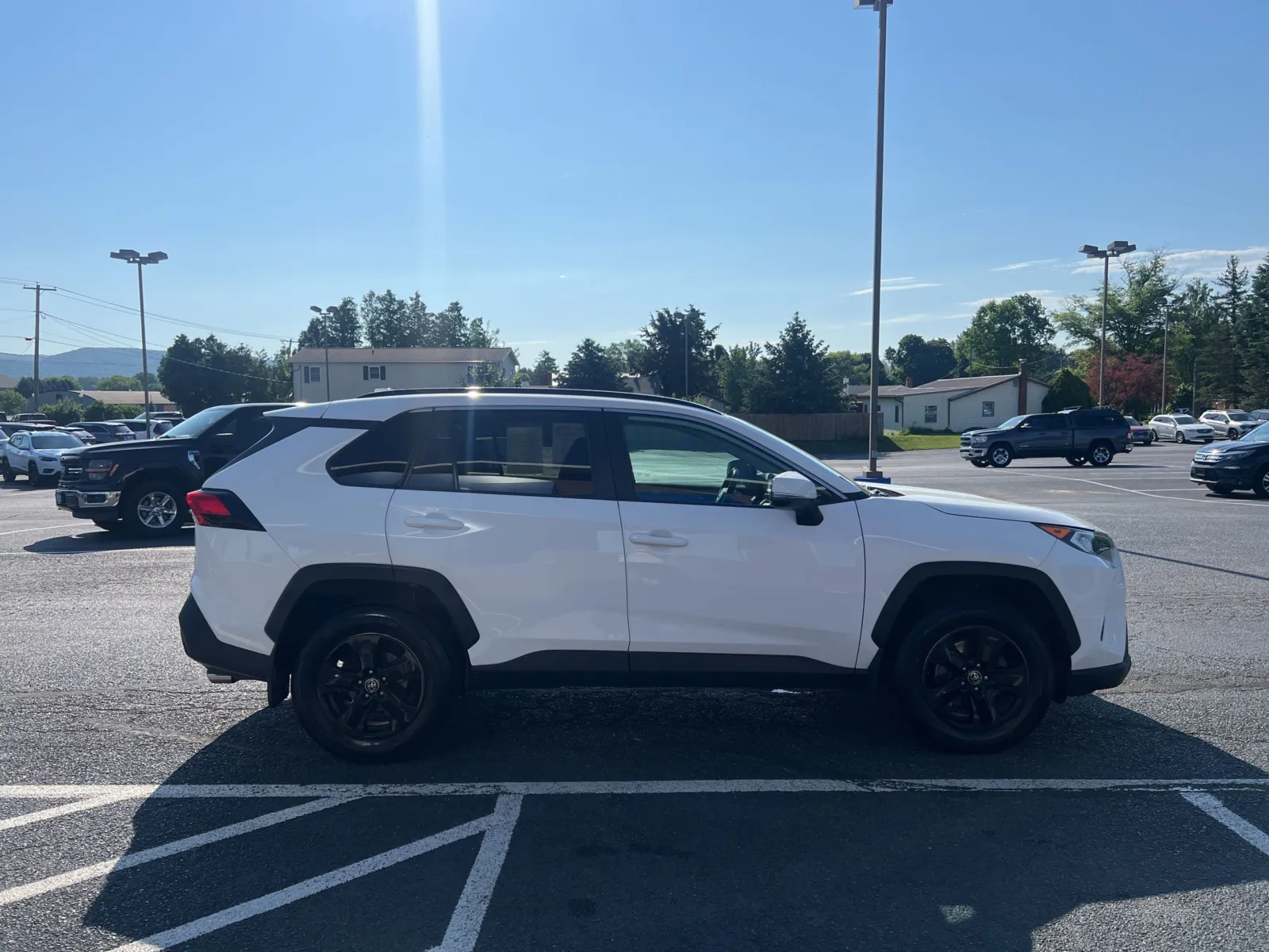 2020 Toyota RAV4 XLE — photo 7