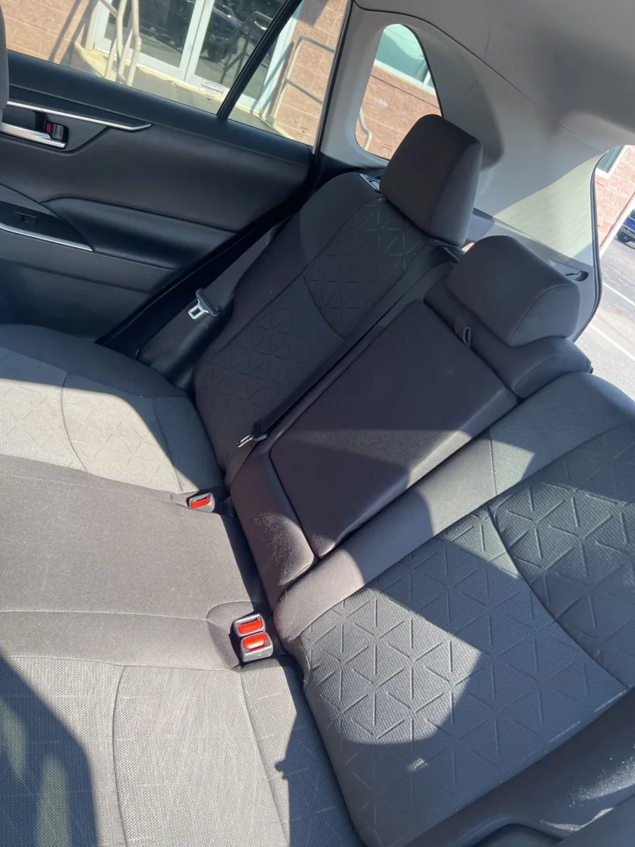 2020 Toyota RAV4 XLE — photo 25