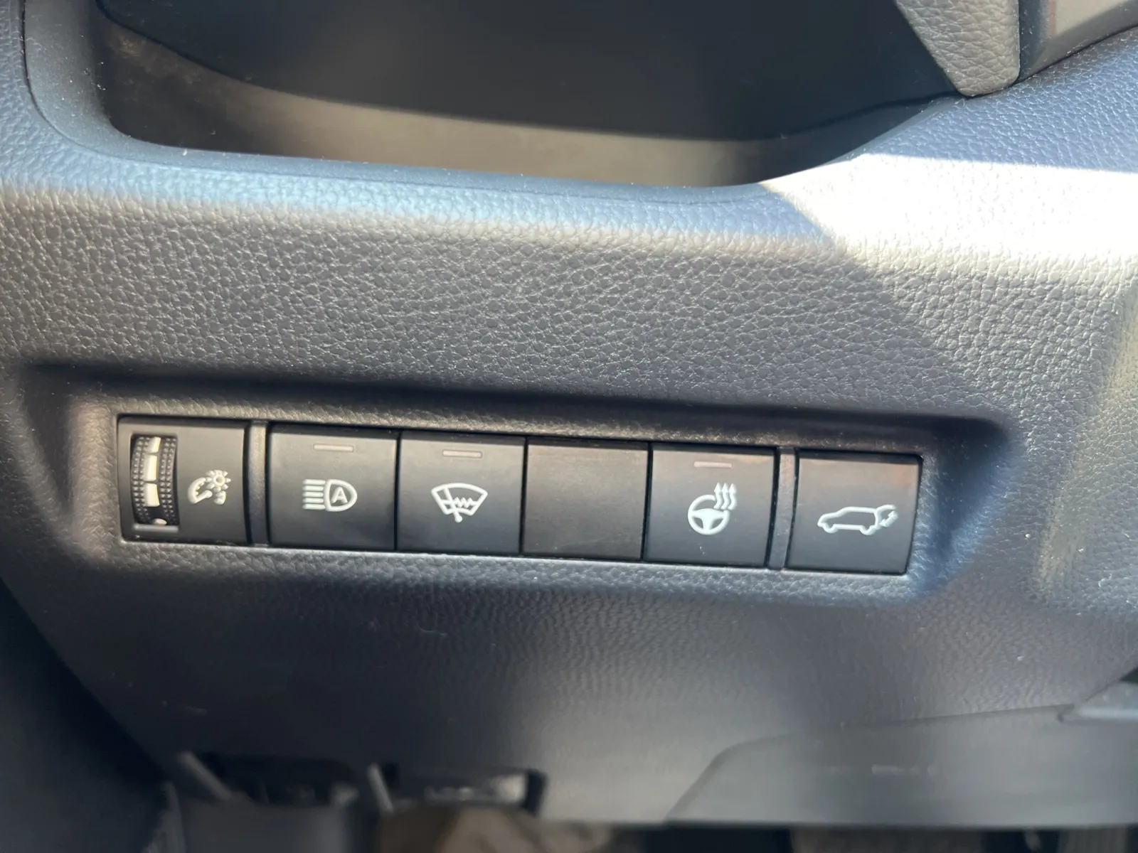 2020 Toyota RAV4 XLE — photo 21