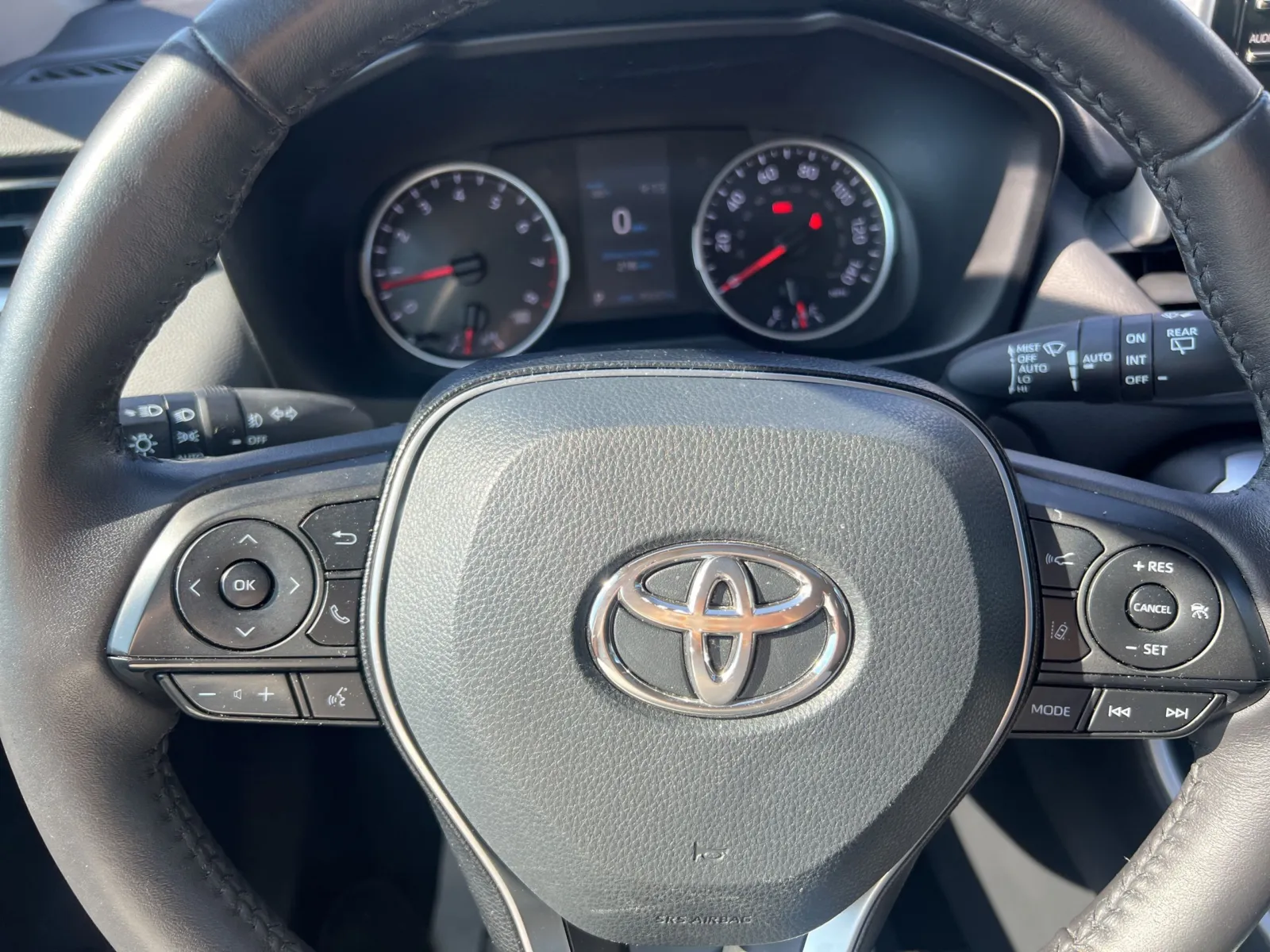 2020 Toyota RAV4 XLE — photo 14