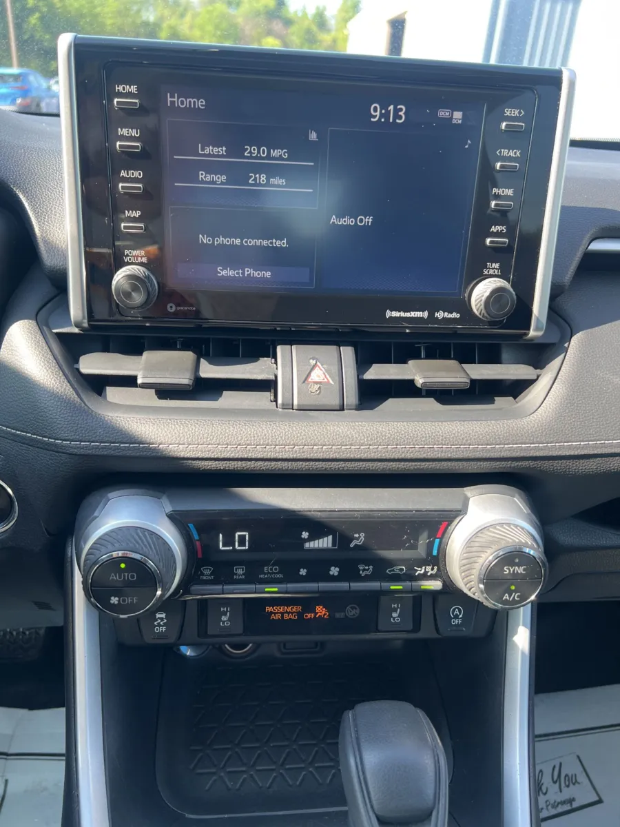 2020 Toyota RAV4 XLE — photo 15