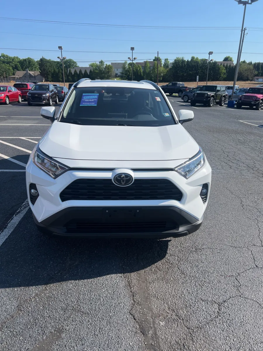 2020 Toyota RAV4 XLE — photo 9