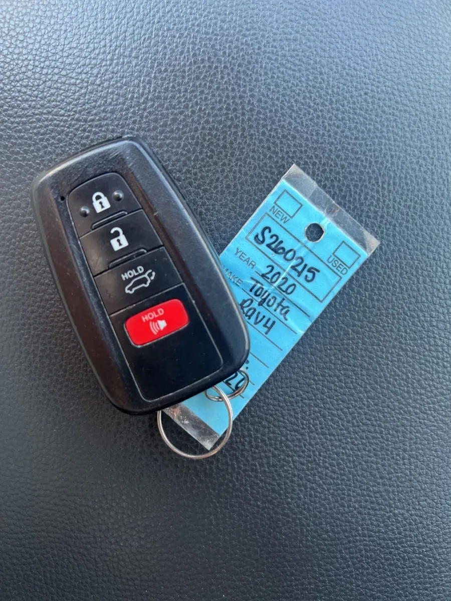 2020 Toyota RAV4 XLE — photo 28