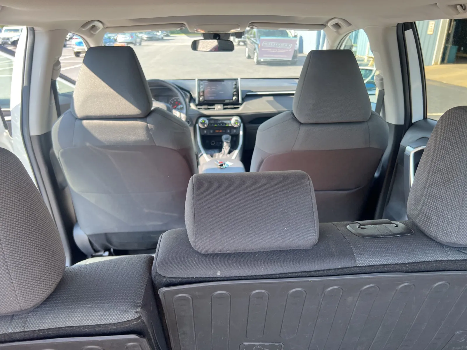 2020 Toyota RAV4 XLE — photo 27