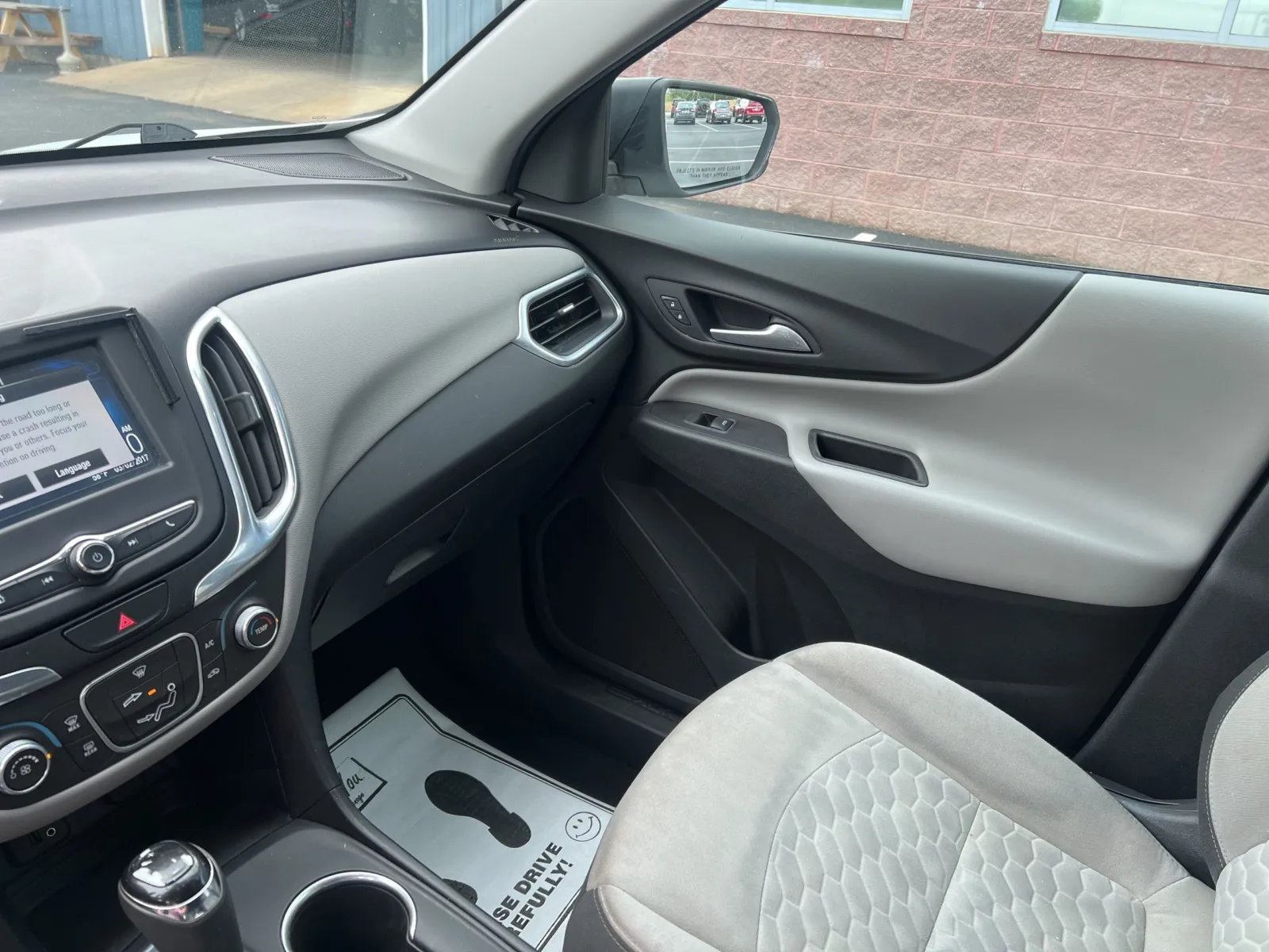 2018 Chevrolet Equinox LS — photo 11
