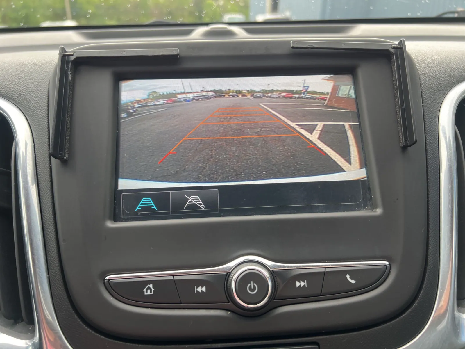 2018 Chevrolet Equinox LS — photo 18