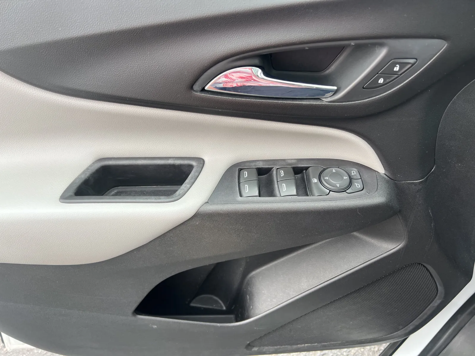 2018 Chevrolet Equinox LS — photo 17