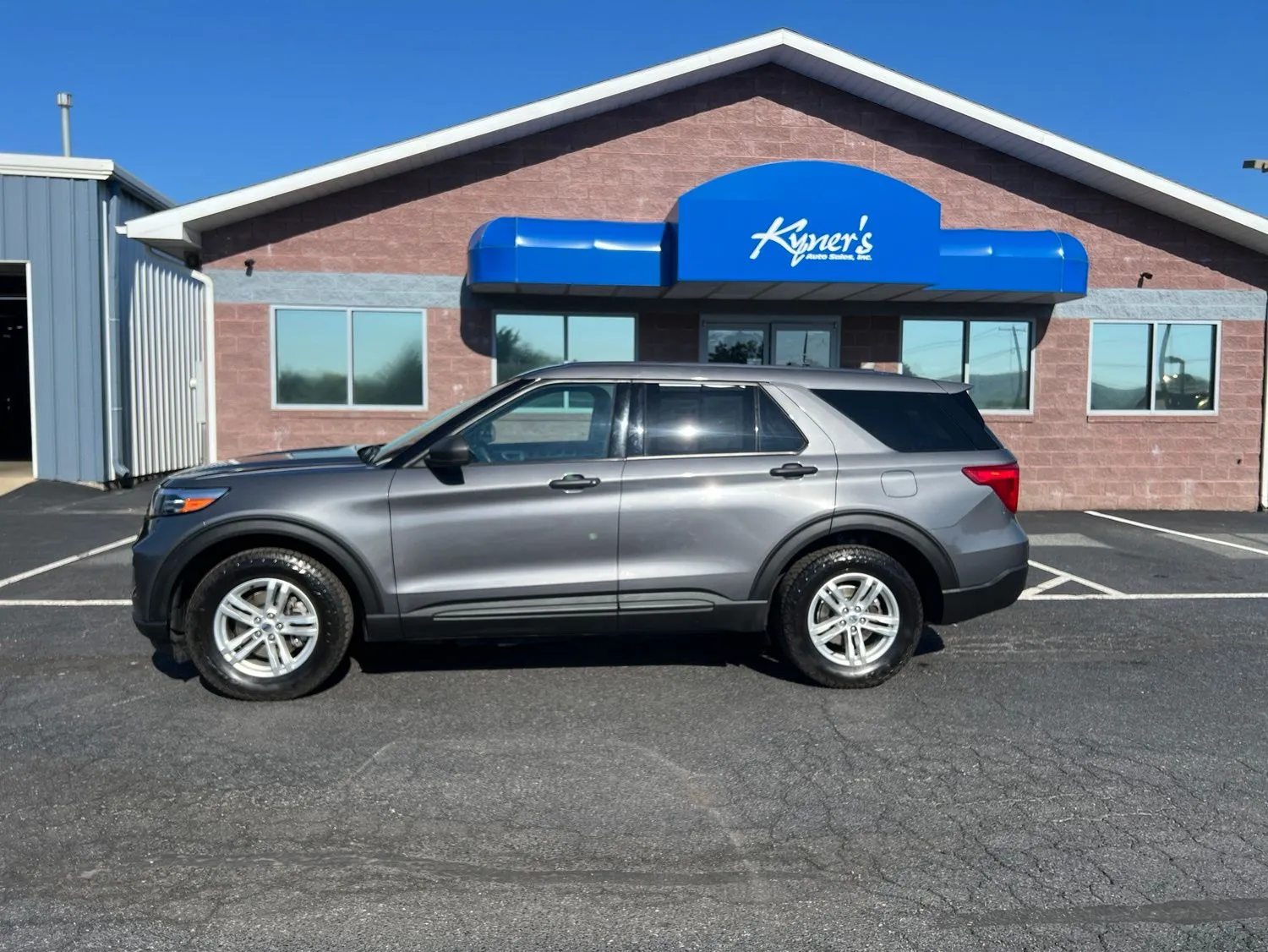2022 Ford Explorer Base — photo 3