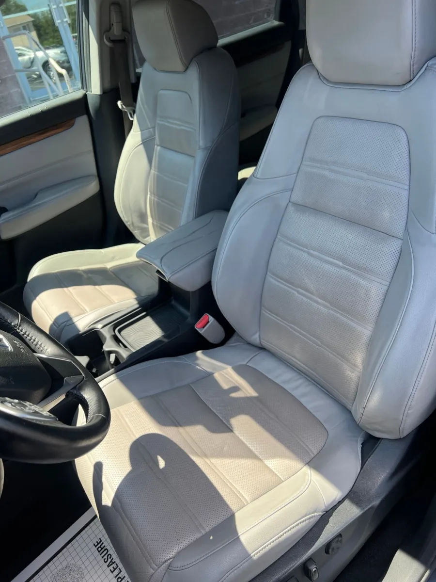 2017 Honda CR-V Touring — photo 13