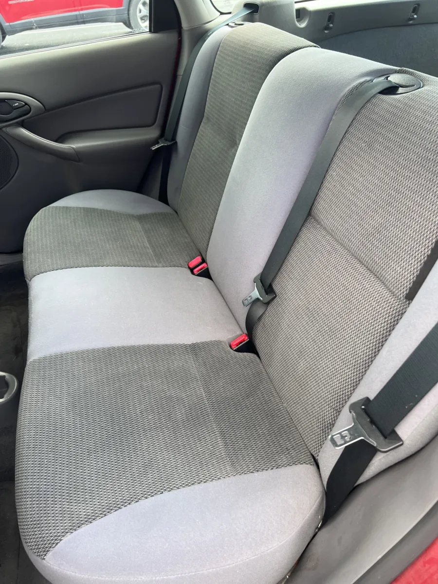 2004 Ford Focus SE — photo 12