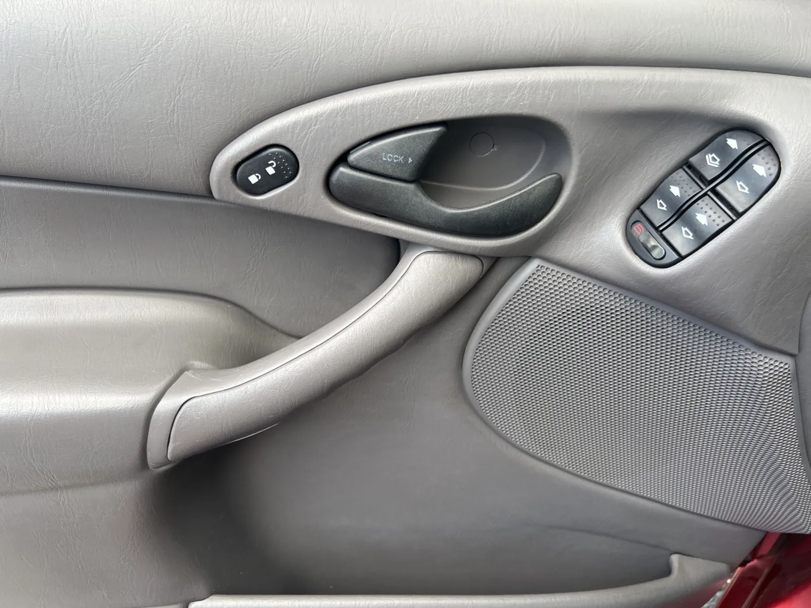 2004 Ford Focus SE — photo 9