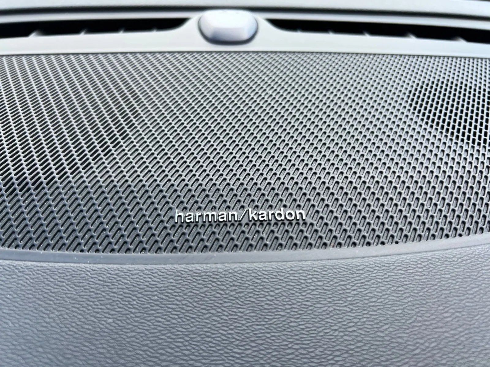 2020 Volvo S60 T6 Momentum — photo 25