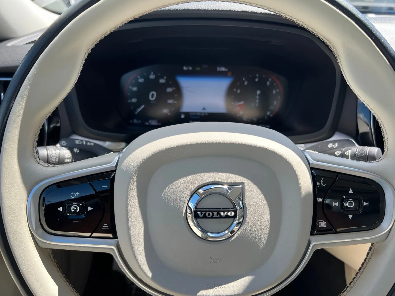 2020 Volvo S60 T6 Momentum — photo 16